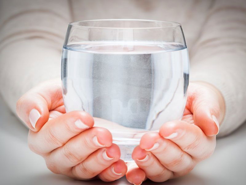 6 Science-Based Health Benefits of Drinking Enough Water