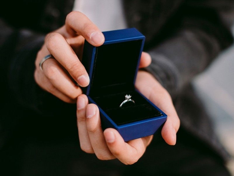 8 Signs He Bought An Engagement Ring