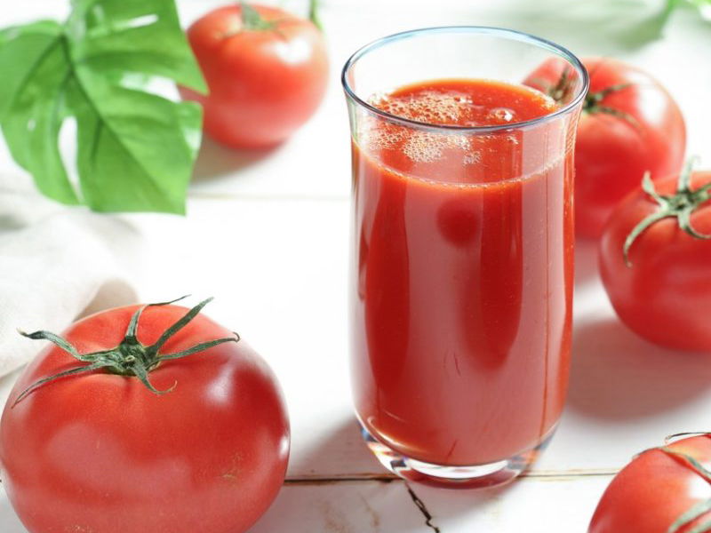 10 Best Benefits of Tomato Juice For Skin, Hair and Health