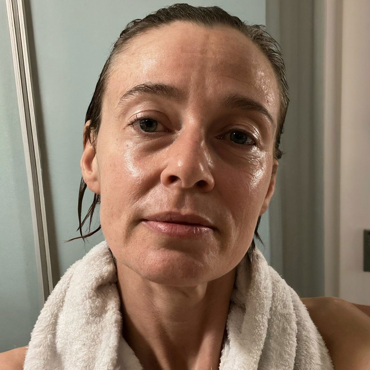 How to Naturally Maintain Glowing Skin in Your 50s